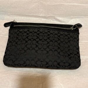 Pre- Owned Coach Signature Patent Trim Zipper Pouch